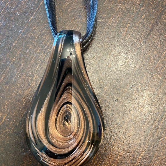 Glass pendant teardrop necklace - Picture 5 of 9